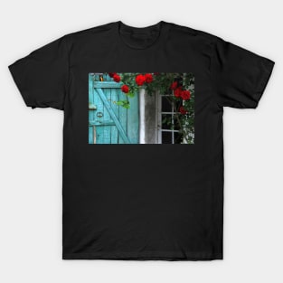 The Portes-en-Ré - Roses on the shutter. T-Shirt